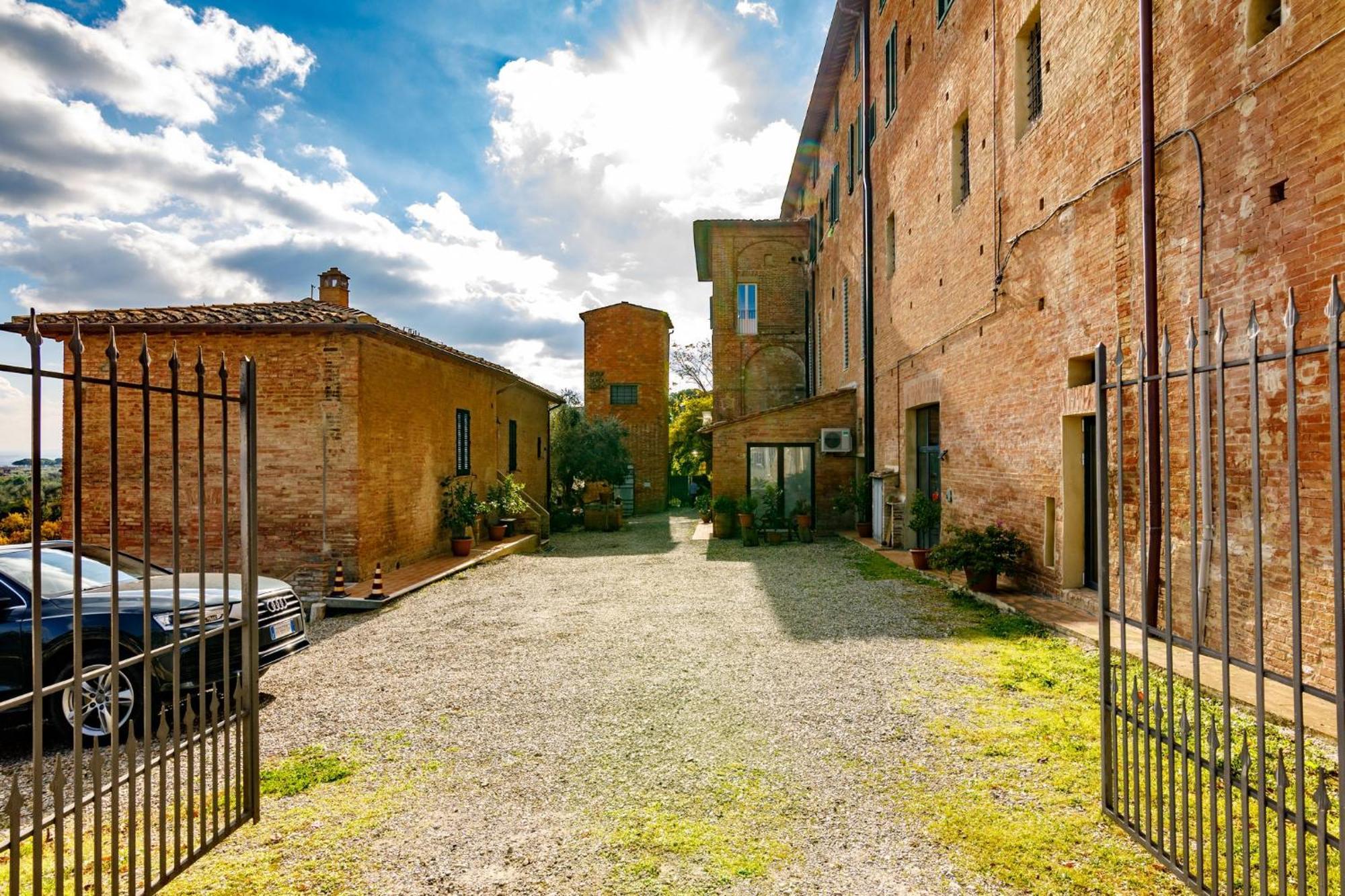 Porta Romana Elegant Apartments With Private Parking! Siena Ngoại thất bức ảnh